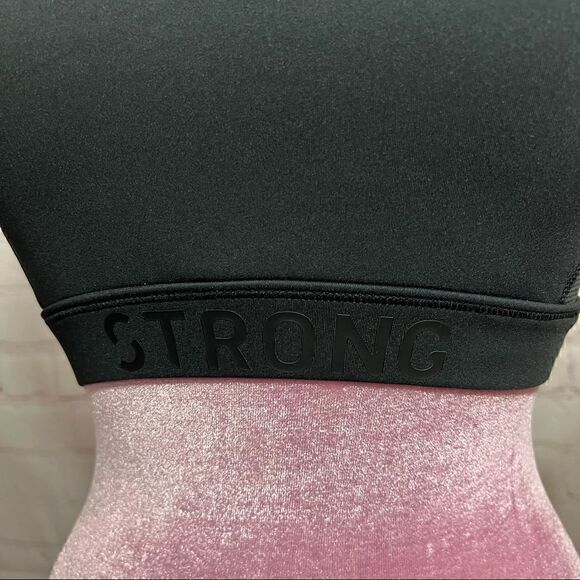 Zumba Fitness Strong Nation Zumba REFLECTIVE SCOOP BRA black Medium NWT - Picture 10 of 12